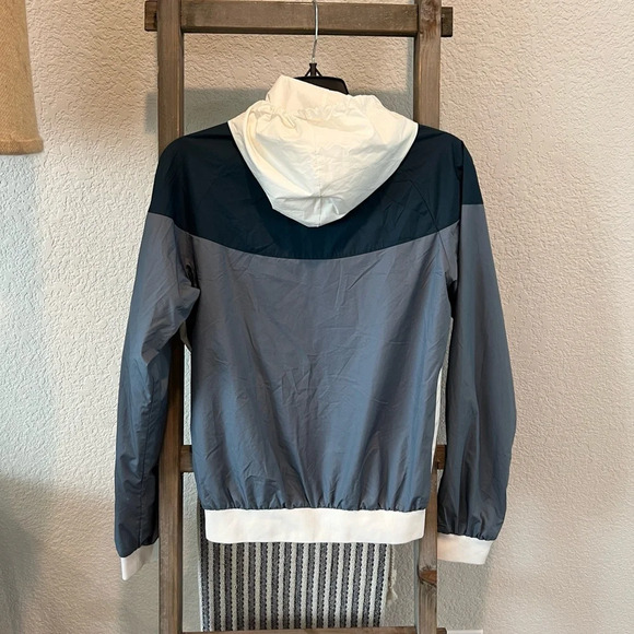 Nike women’s Windrunner jacket size small - Picture 7 of 11